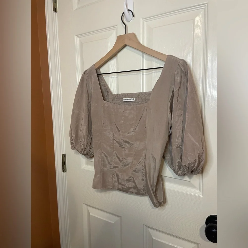 Abercrombie & Fitch Puff Sleeve Squareneck Top Size Small NWT